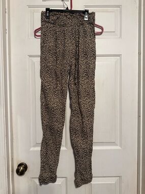 Hollister Leopard-Print High-Waist Leggings - Beige & Black   4/26/26